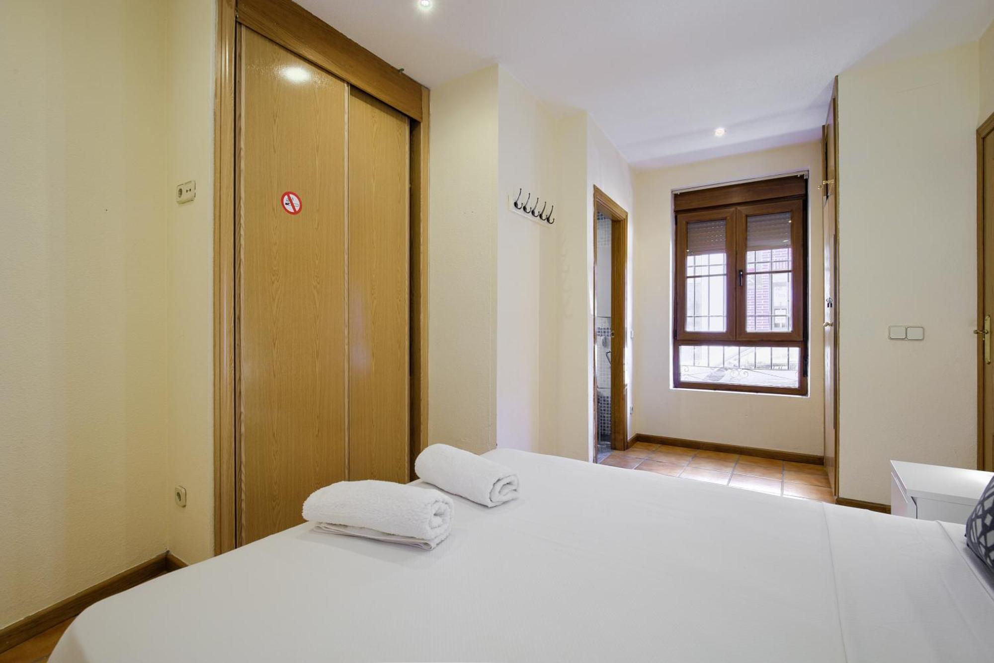 Casona 44 - Apartamento Para 2 Con Wifi, Ac Y Patio Exterior อัลกาลาเดเอนาเรส ภายนอก รูปภาพ