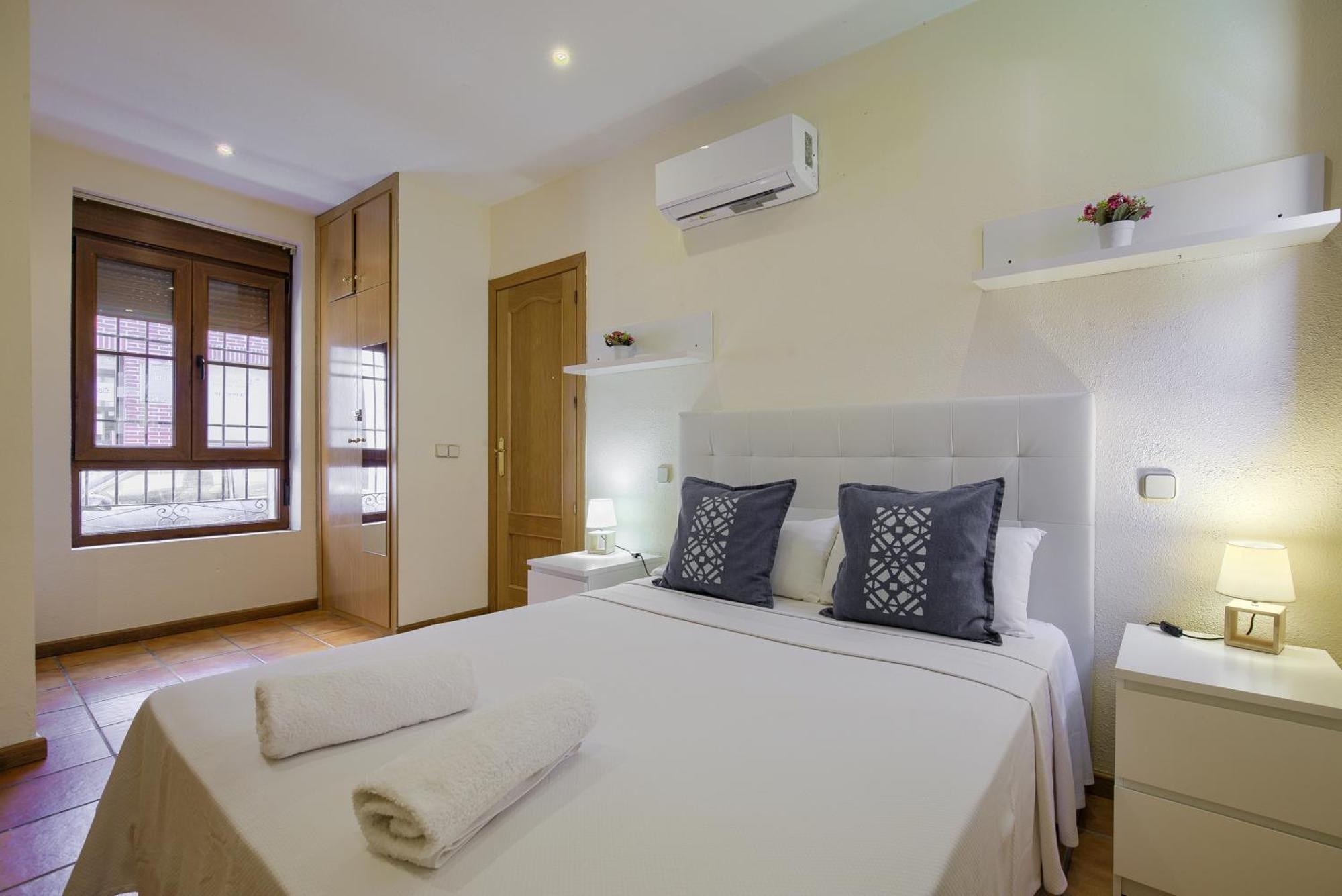 Casona 44 - Apartamento Para 2 Con Wifi, Ac Y Patio Exterior อัลกาลาเดเอนาเรส ภายนอก รูปภาพ