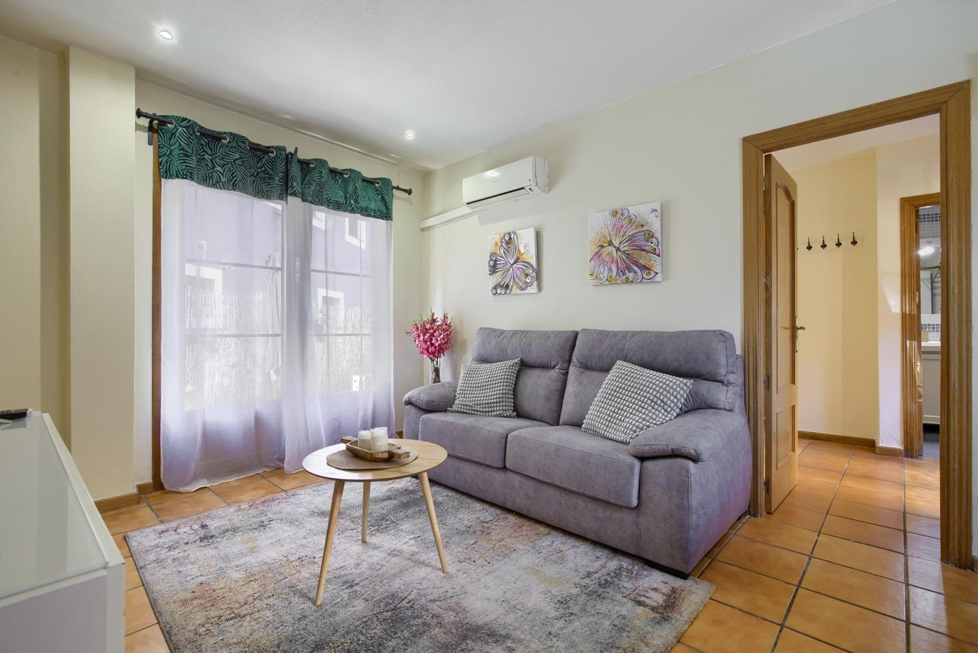 Casona 44 - Apartamento Para 2 Con Wifi, Ac Y Patio Exterior อัลกาลาเดเอนาเรส ภายนอก รูปภาพ